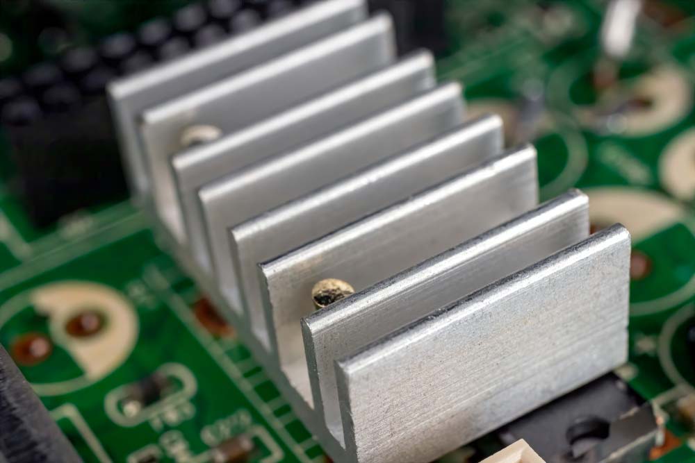 An external aluminum heat sink on a PCB